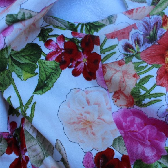 Love & Roses fit & flare floral pin up dress with criss-cross neck - Picture 5 of 5